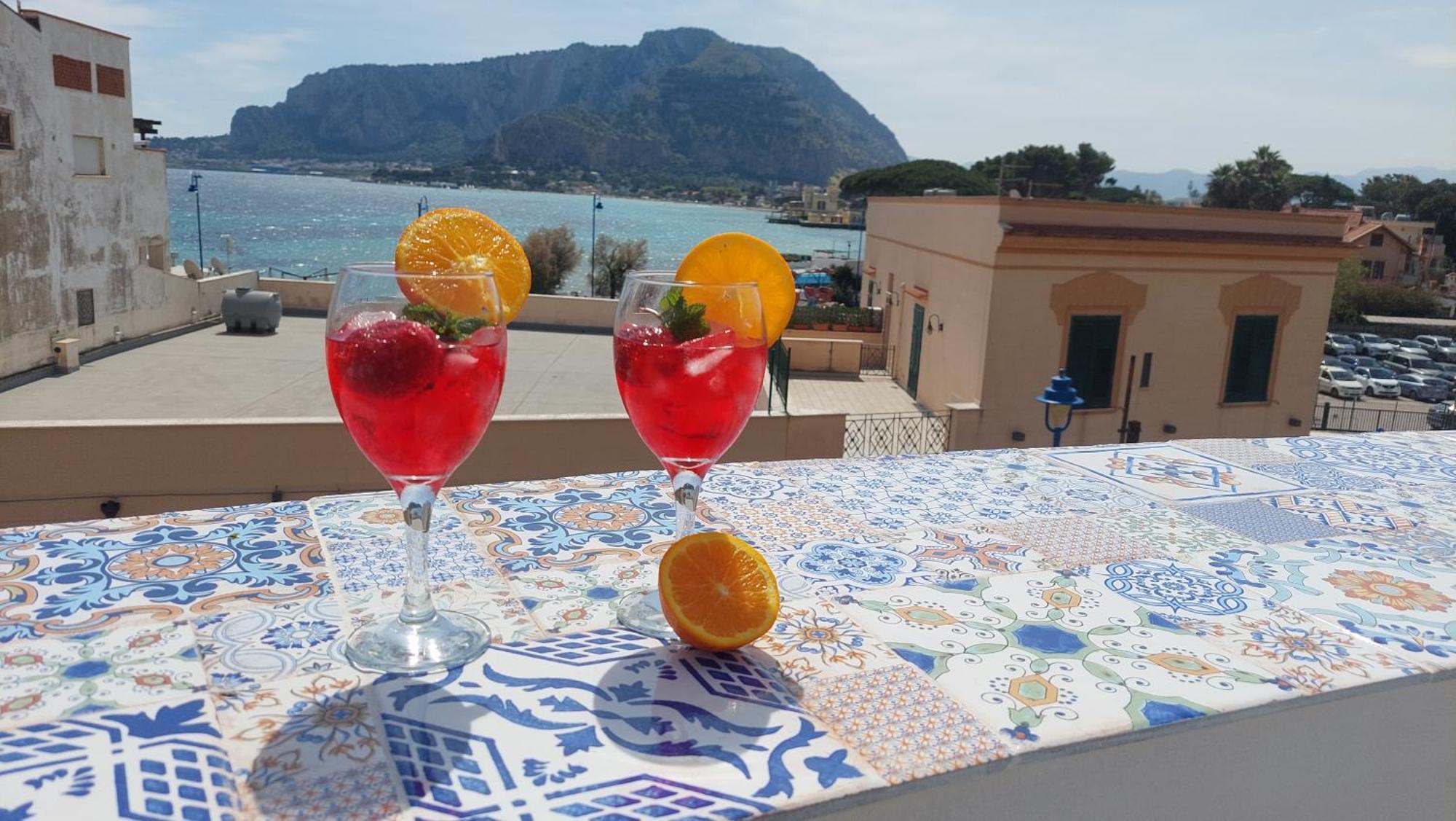 La Terrazza Del Sole Di Mondello Habitación en casa particular *